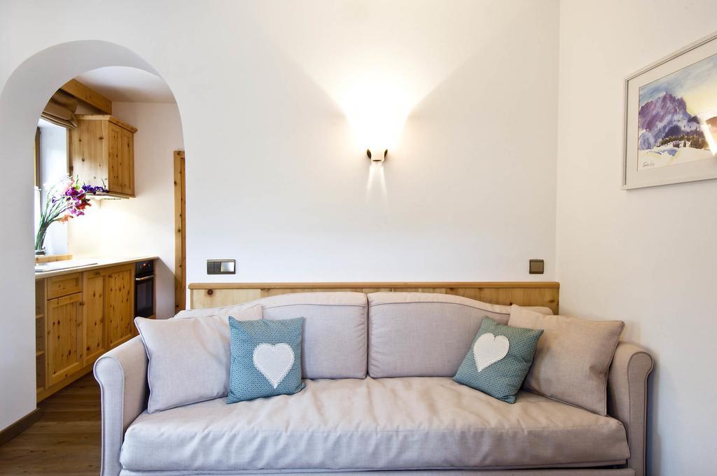 Family And Wellness Residence Ciasa Antersies San Cassiano  Rom bilde